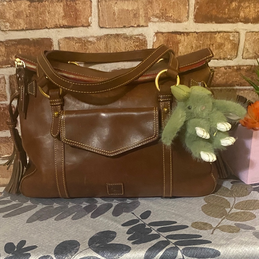 Dooney and Bourke Florentine big - Smith bag with rabbit Keychain